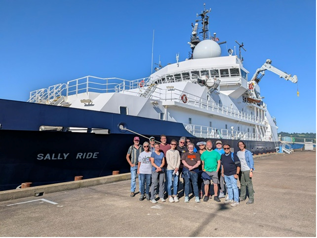 group photo in front of the R/V Sally Ride